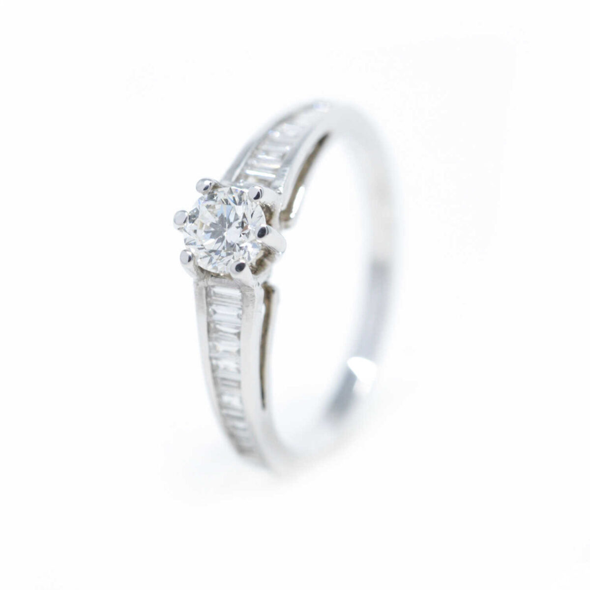 Δαχτυλίδι χρυσό με διαμάντια  Κ18