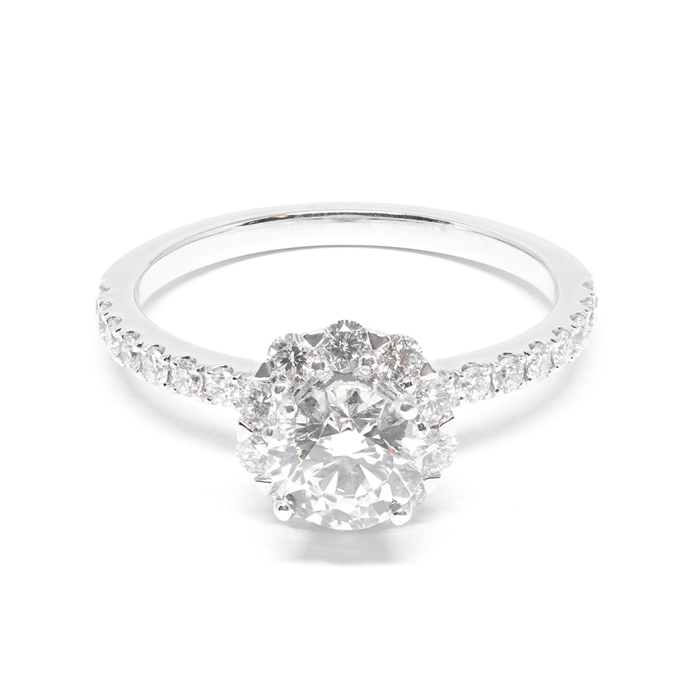 Δαχτυλίδι διαμαντένιο μονόπετρο από λευκόχρυσο 18k με διαμάντια στα πλαινά