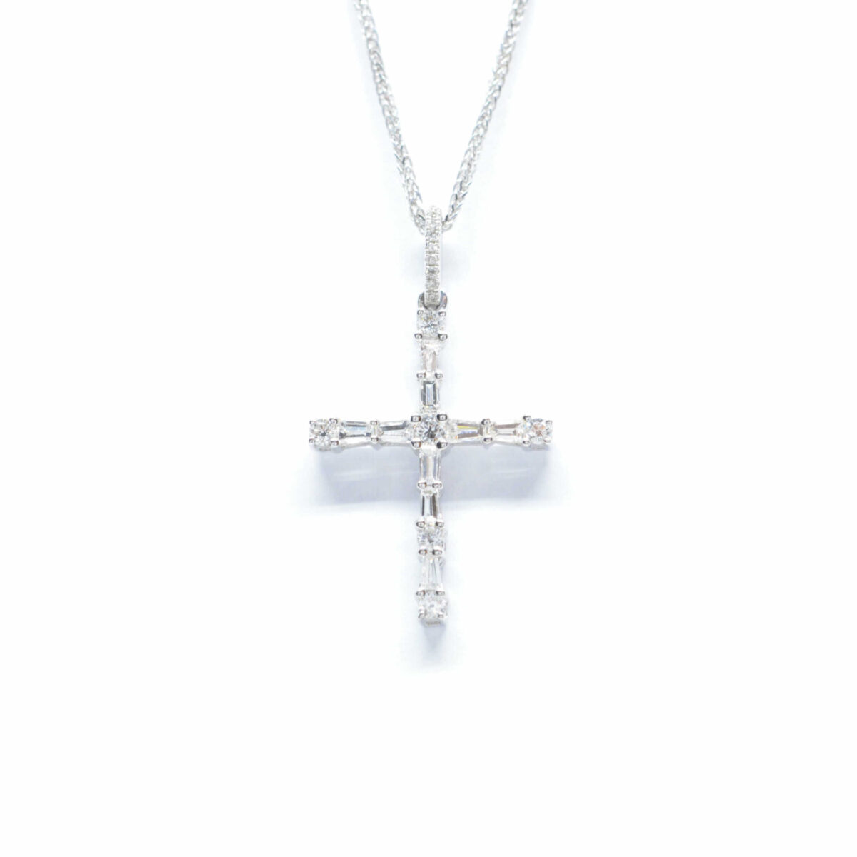 Σταυρός χρυσός με πολύτιμες πέτρες K18