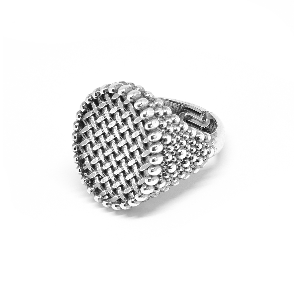 Δαχτυλίδι ανδρικό ασημένιο με ξεχωριστό σκάλισμα